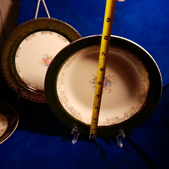 Floral Patterned Dinnerware Set - Picture 7 of 13